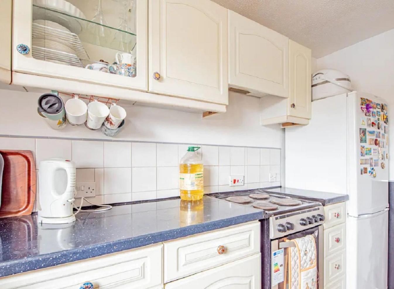 Home Away Home Near Heathrow Airport Cowley  Exteriör bild